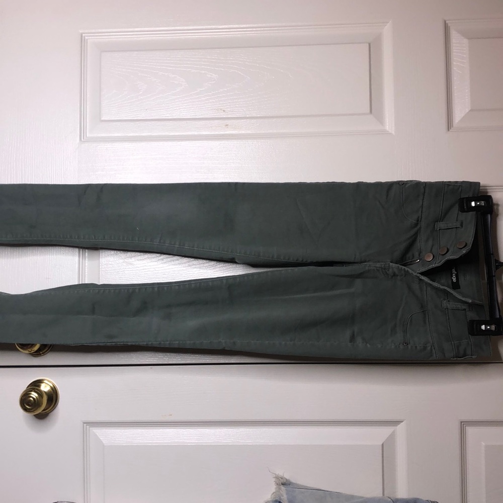 green high wasted jeans